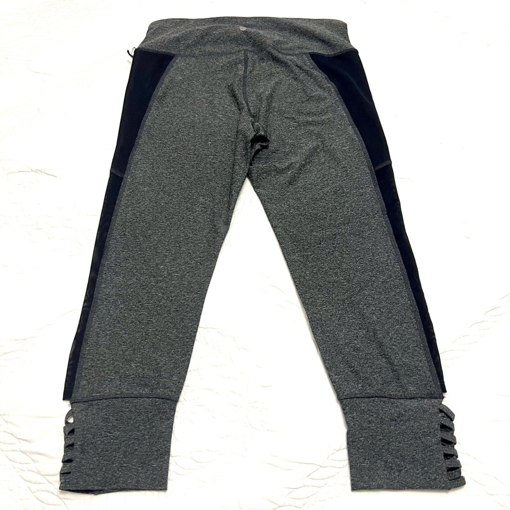 NWT 90 DEGREE BY REFLEX HI RISE GREY CAPRI LEGGINGS with MESH & RUBBER INSERTS - Picture 3 of 9